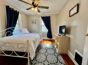 Private Bedroom Suite 3 in Cozy Comfy Bungalow 10 min from Downtown